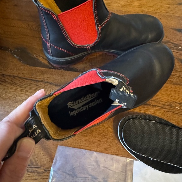 Blundstone Black and Red Boots - Picture 9 of 11